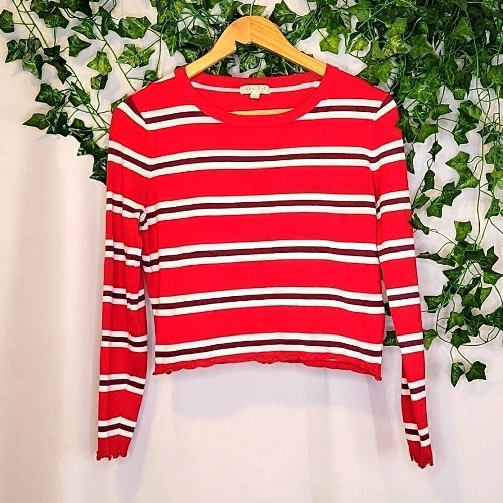 Ultra Flirt. Cropped Sweater. Size Medium. EUC